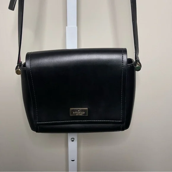 Kate Spade New York Black Leather Crossbody Bag Pink Interior - Picture 2 of 6